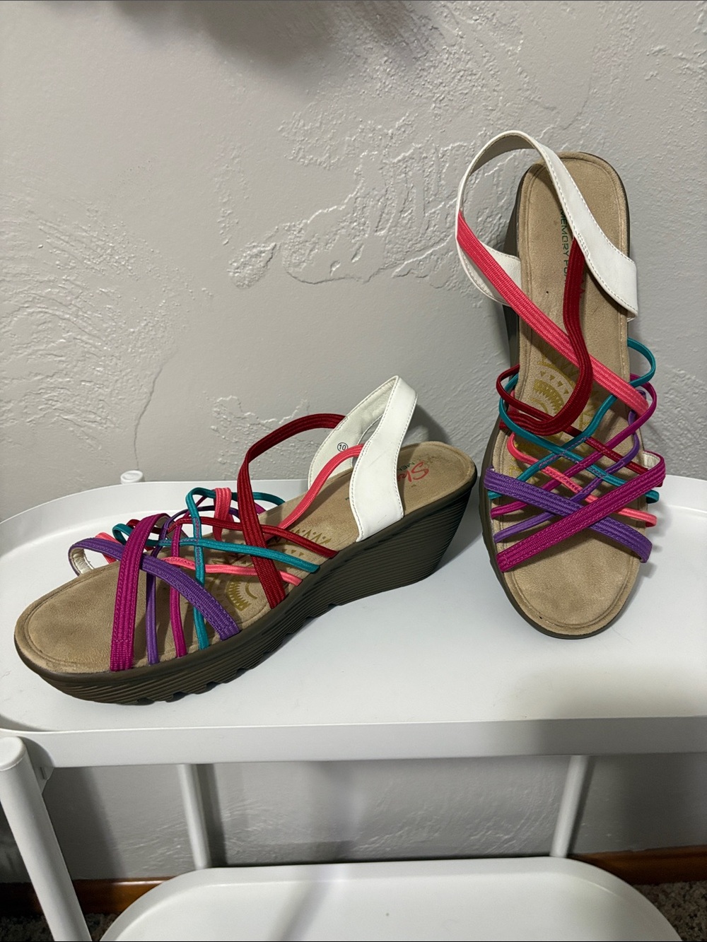 Skechers White-Back Multicolor Elastic Strappy Wedge Sandals